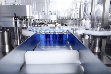 Glass bottles in production in the tray of an automatic liquid dispenser